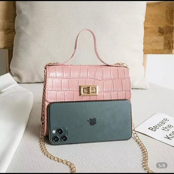 NWOT in package lightweight small purse with shoulder chain - Picture 8 of 11